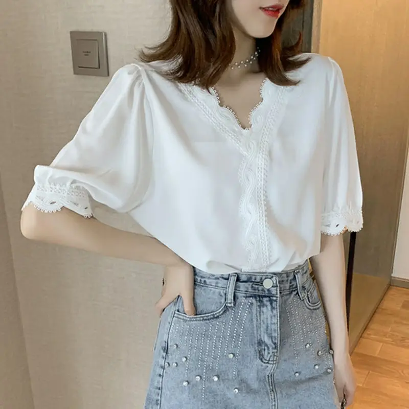 Summer New Lace Patchwork White Shirt Tops V Neck Short Sleeve Loose Pullovers Simplicity Fashion Casual Clothes for Women