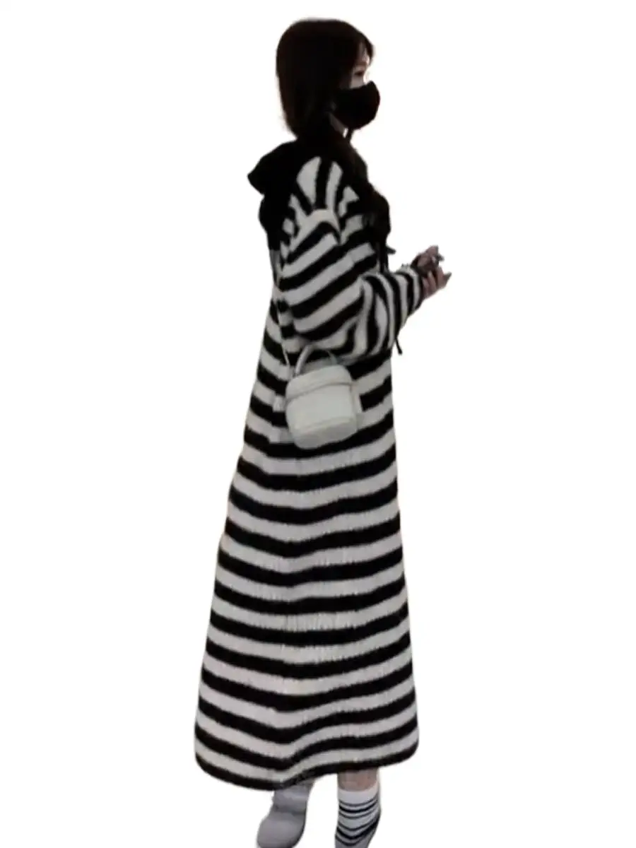 Трикотажное платье с капюшоном контрастного цвета в полоску. Женское новое