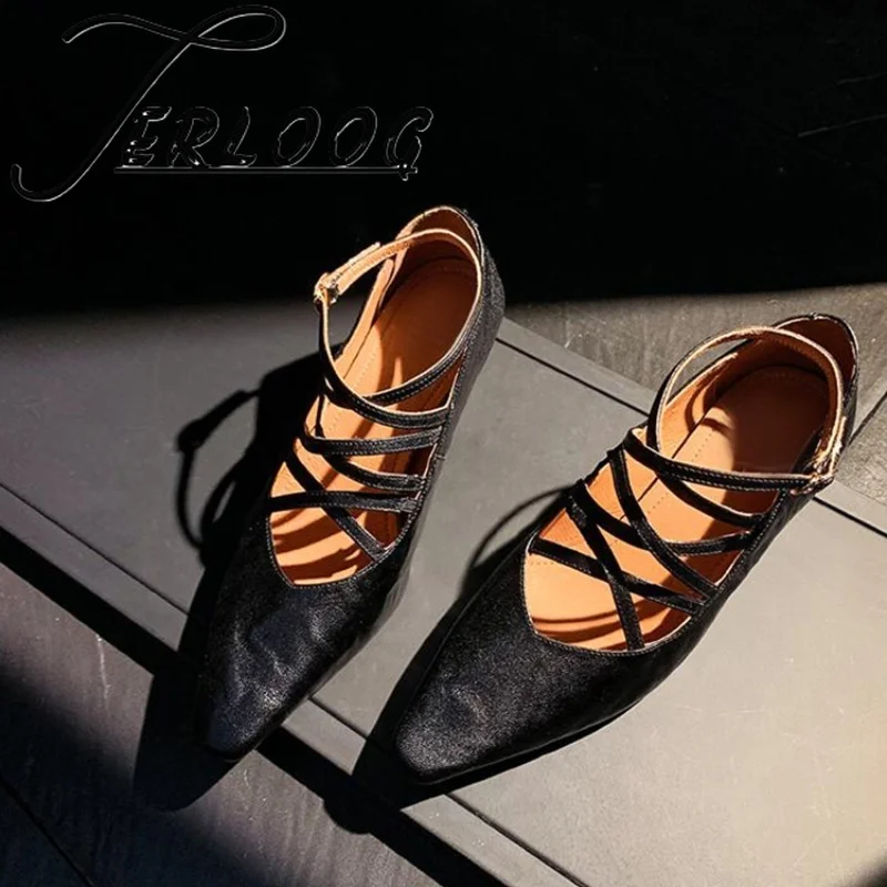 Туфли на каблуке с острым носком. Новые сандалии 2024. Тенденция дизайнерской обуви