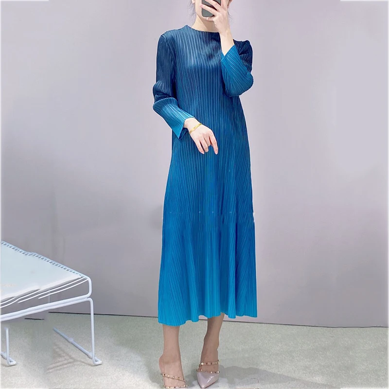 Women Pleated Dress Blue Gradient Elastic Round Collar Long Sleeve Elegant Casual Style Loose  Spring Fashion