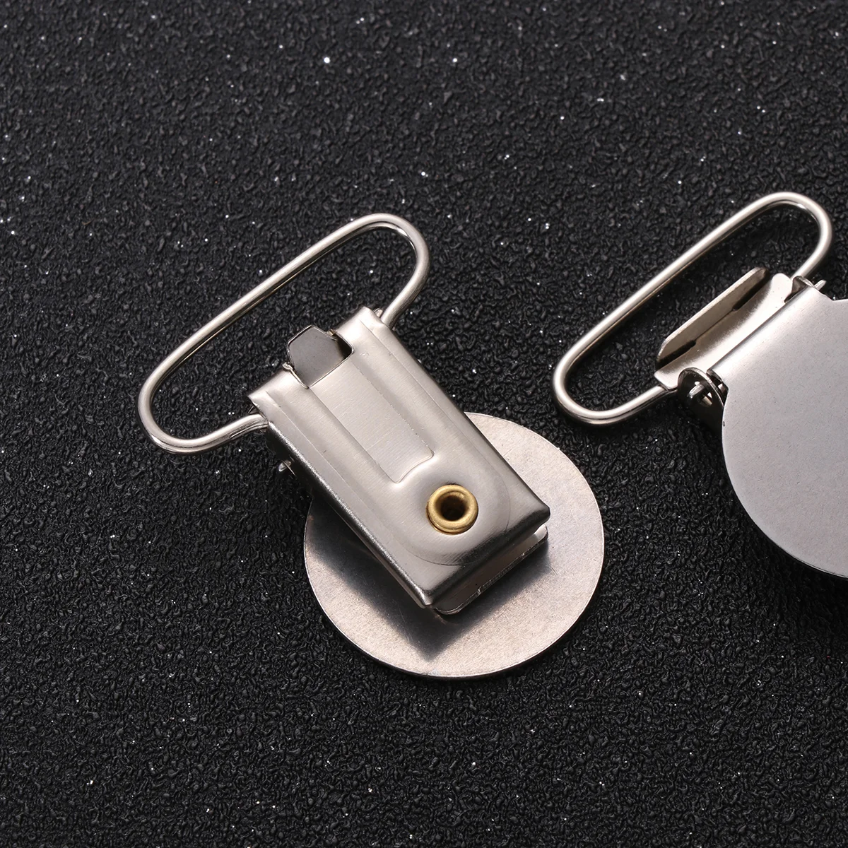 Рисунок 3 - круглые металлические зажимы для