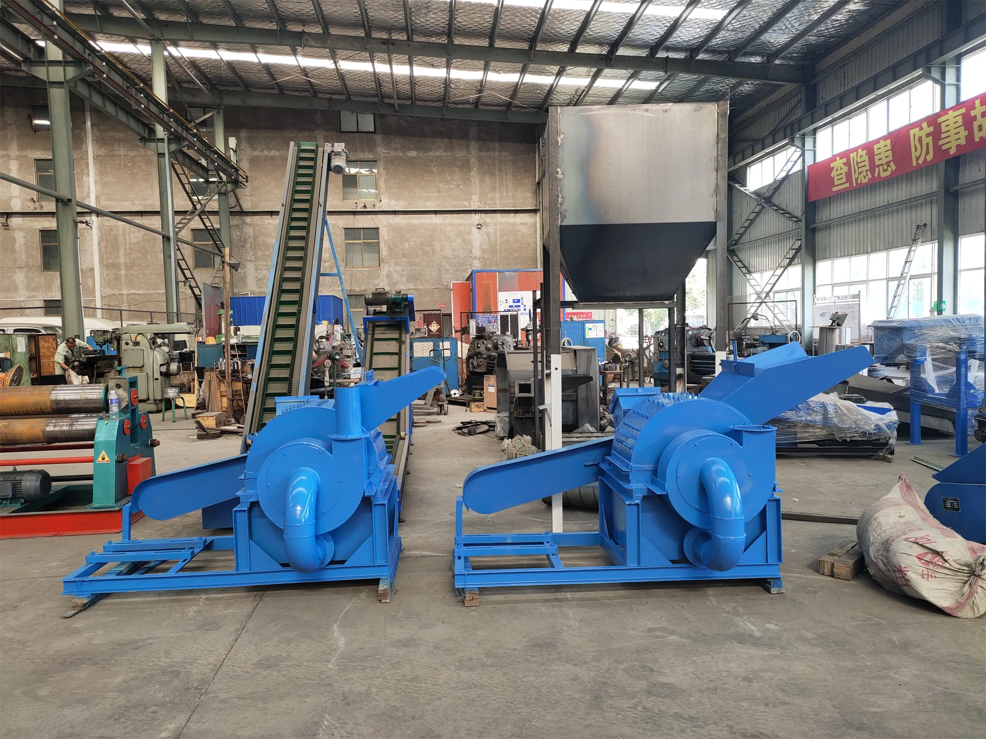 Заводская поставка Многофункциональная древесная стружка Солома Корм для