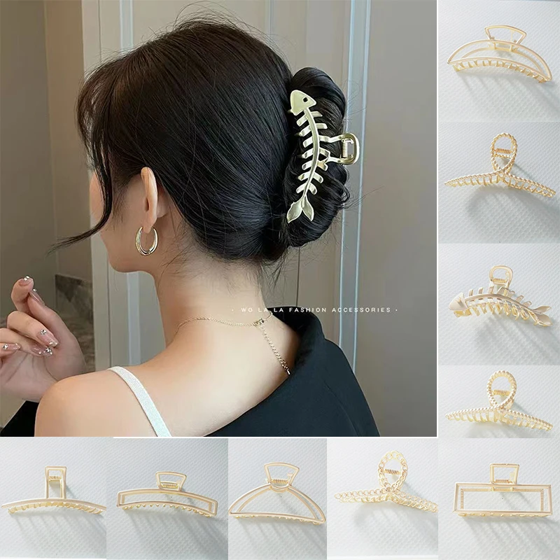 

1pcs Hollow Hair Claws for Women Matte Geometric Metal Girl Hair Claw Matte Texture Hairpin Fashion Hair Accessories Alloy