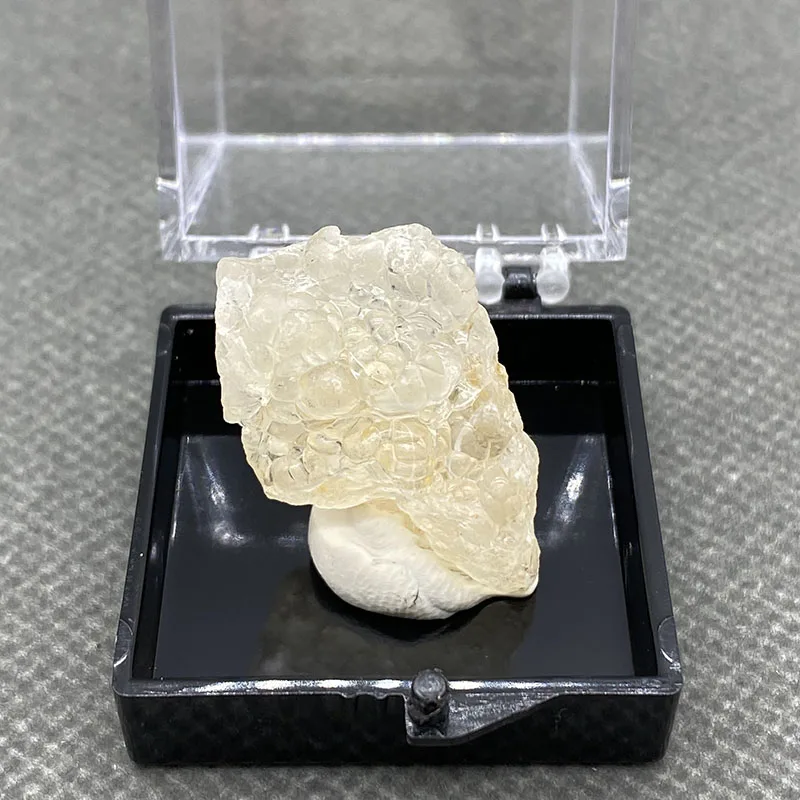 Флуоресцентный кварцевый камень