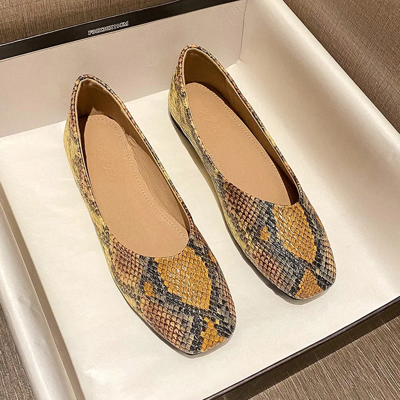 

Лоферы женские кожаные, легкие, с круглым носком, из змеиной кожи