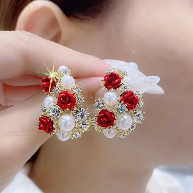 

2023 New Red Rose Imitation Pearl Stud Earrings For Women Korean Rhinestone Flower Tassel Earring Bride Wedding Party Jewelry