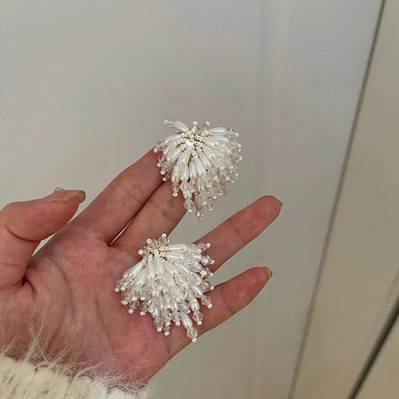 

Pearl Crystal Fringed Flowers Earring South Korea's Temperament Fashionable Sweet Elegant Personality Stud Earrings Ms Jewelry