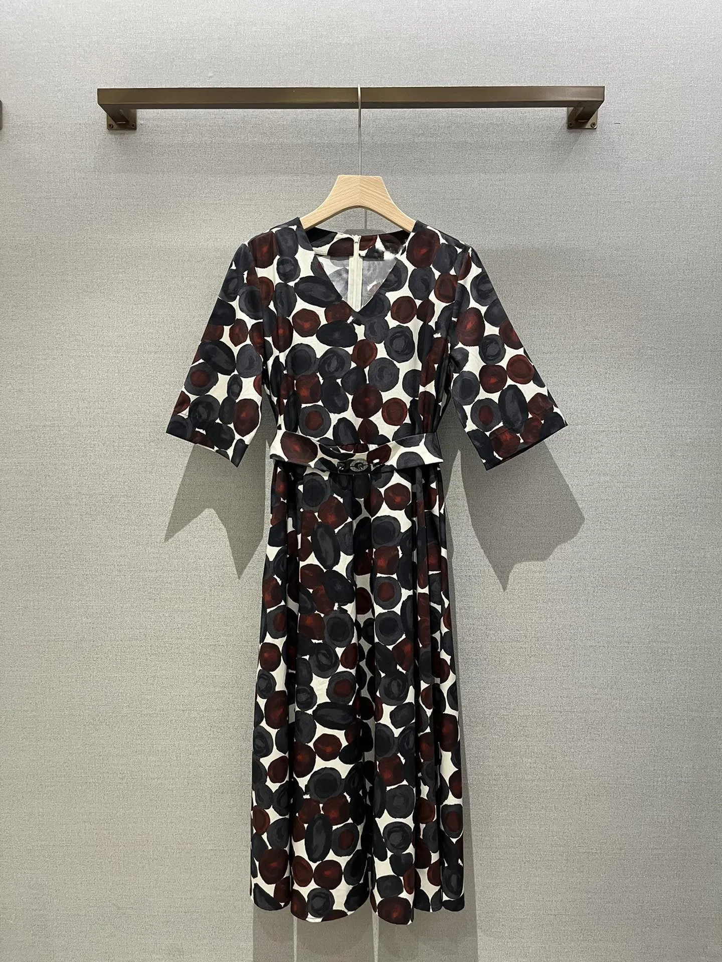 

V-neck contrasting circular with studded diamond waistband cotton dress printed 100% cotton high waisted A-line skirt dress