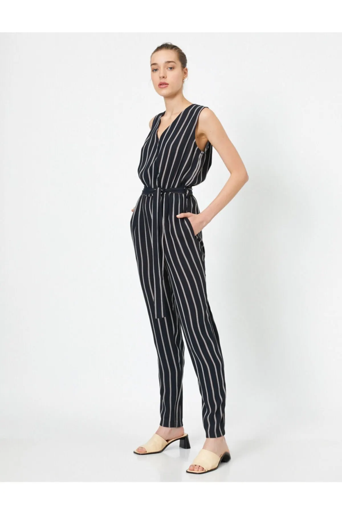 

Women's Overalls V-Neck Sleeveless Tie Waist Striped Jumpsuit Hot Casual Fashion Sleeveless Baggy Trousers Jumpsuit