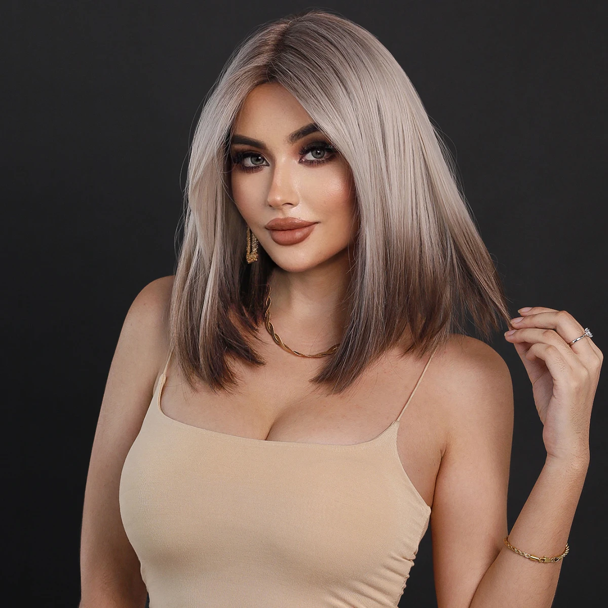 Короткий прямой T-образный парик на сетке с эффектом омбре коричневый темными