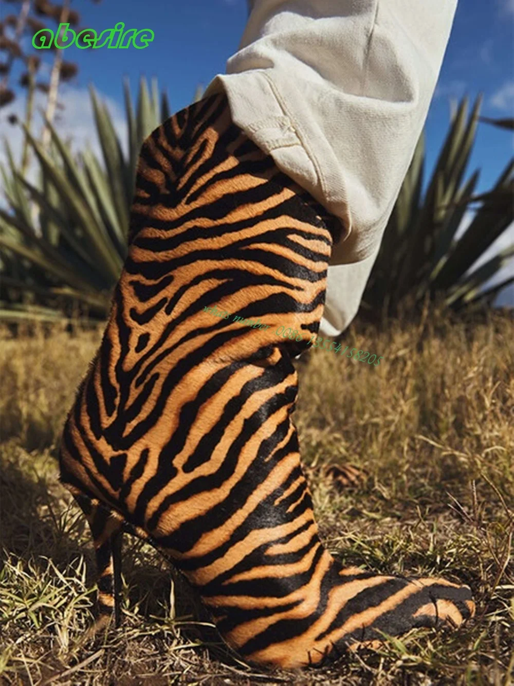 

Женские леопардовые ботинки до середины икры, с острым носком