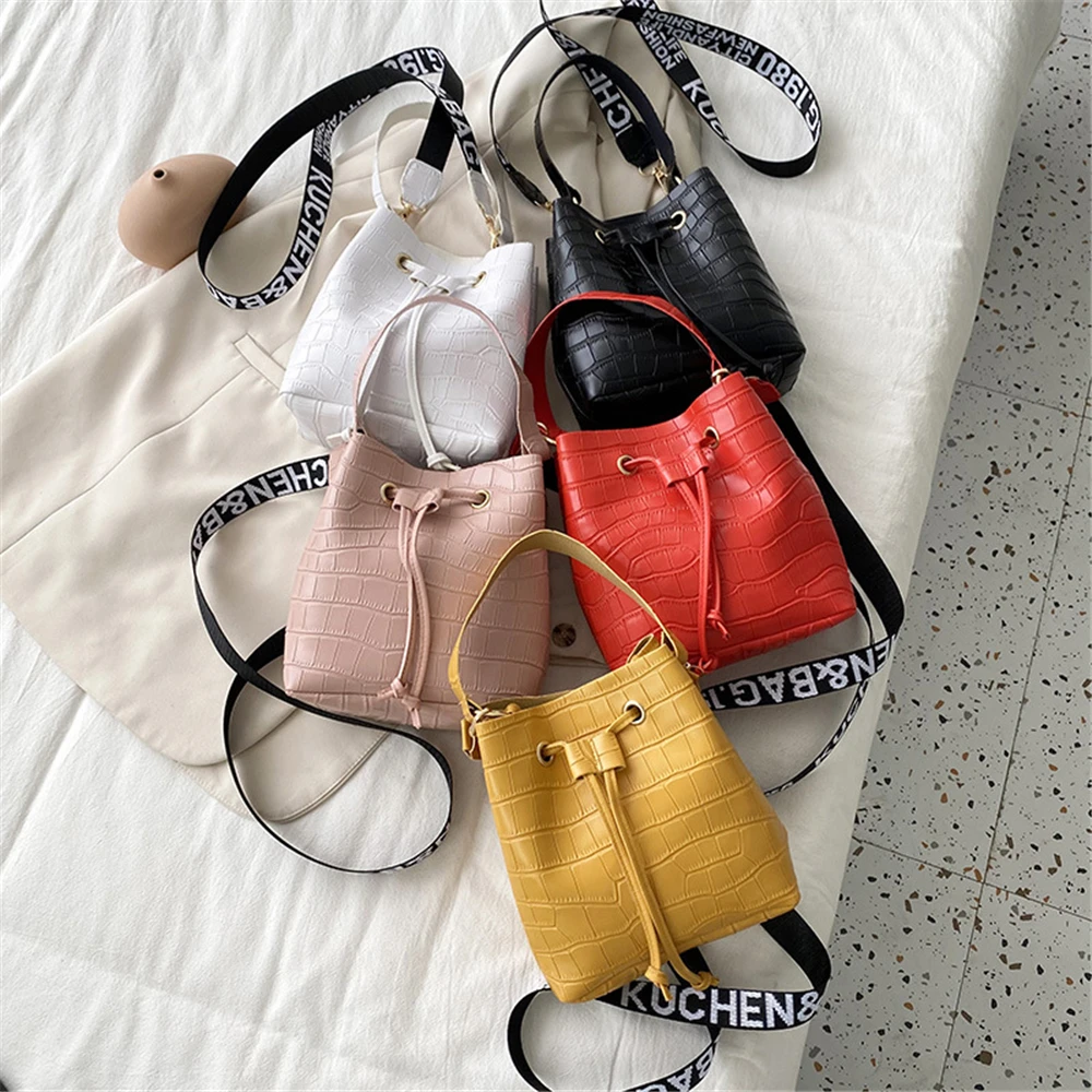 

Women's New Fashion Personality Creative Fashion Solid Color Portable Bucket Stone Grain Shoulder Bag