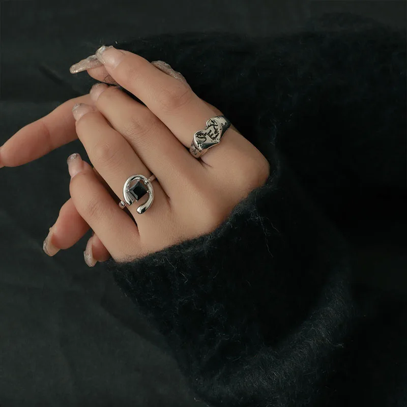 

2022 Fashion Irregular Geometric Square Black Crystal Rhinestone Zircon Hollow Metal Open Adjustable Ring For Women Jewelry Gift