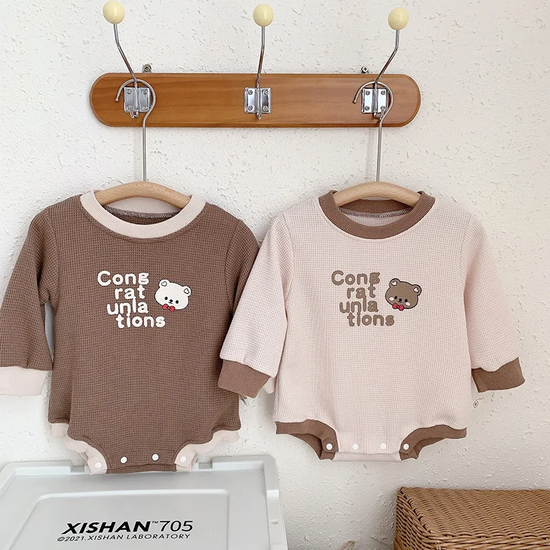 

Комбинезоны с длинным рукавом для маленьких девочек и мальчиков, хлопковый слитный комбинезон с медведем, Одежда для новорожденных в Корейском стиле с вафельным узором, комбинезон для маленьких девочек