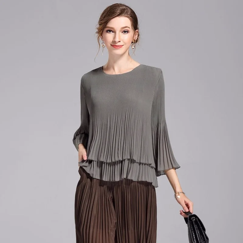 

Simple solid color loose large size T-shirt 2022 spring fashion trumpet sleeve thin thin fold long sleeve o neck t shirt female