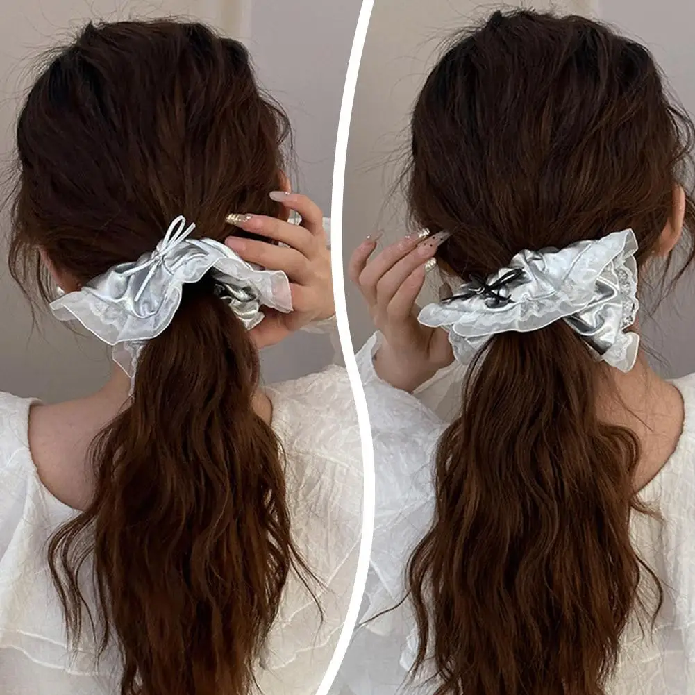 Резинка для волос из искусственной кожи с бантом серебристого цвета