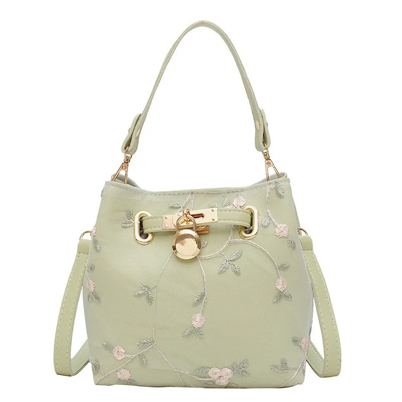 

Women Flowers Embroidery Handbag Crossbody Bag Brand Designer Shoulder Bag Female Hasp High Capacity Messenger Tote Bag