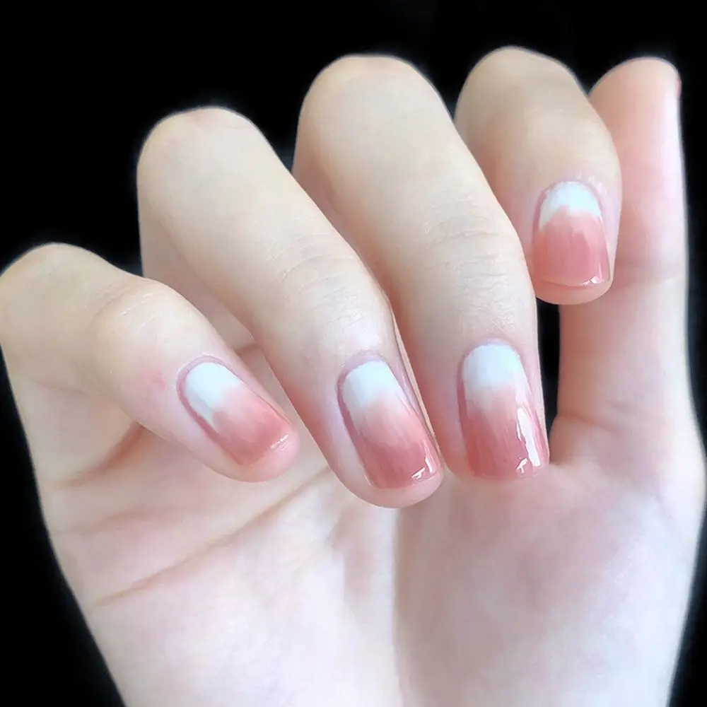 Модные 24 шт. Белые градиентные квадратные накладные ногти с французской острым наконечником. Полное покрытие ногтей надавливанием аксессуары для маникюра.