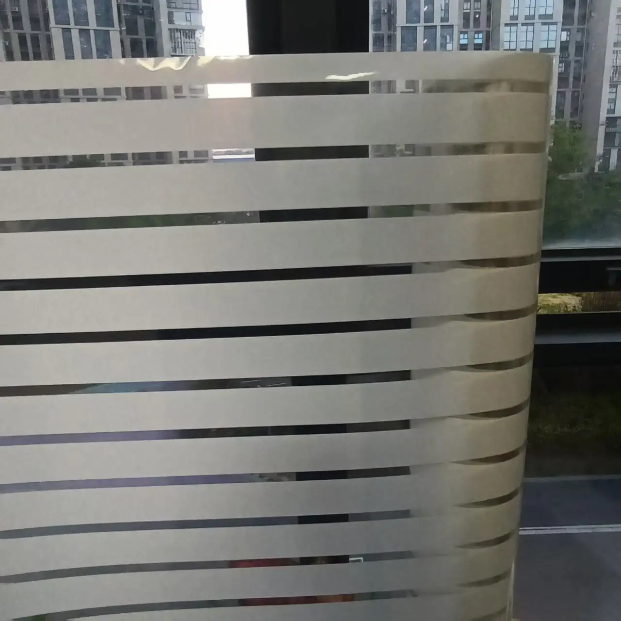 

Матовая полосатая декоративная пленка SHIQIN для окон