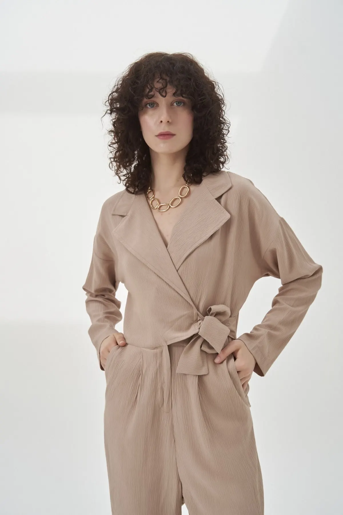 

Women's Overalls Beige Double Breasted Collar Side Tie Jumpsuit Hot Casual Fashion Sleeveless Baggy Trousers Jumpsuit