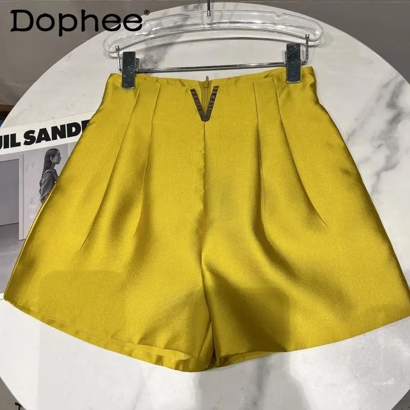 2023 Summer New Arrivals Metal V Letter Casual Wide Leg Shorts Women