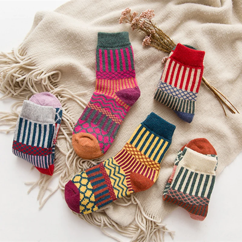 

Winter Warm Wool Socks Women Thick Cotton Socks Retro Colorful Snow Socks Harajuku New Year Retro Warm Winter Colorful Fashion