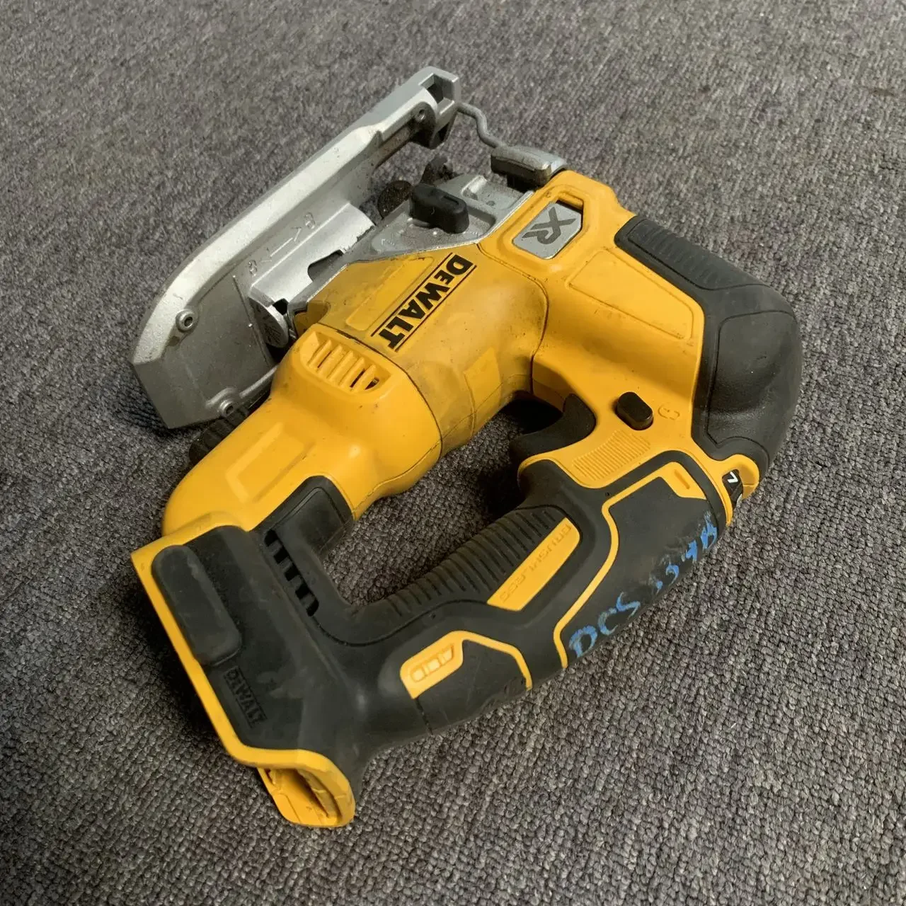 DEWALT DCS334N 18V XR бесщеточный лобзик только б/у
