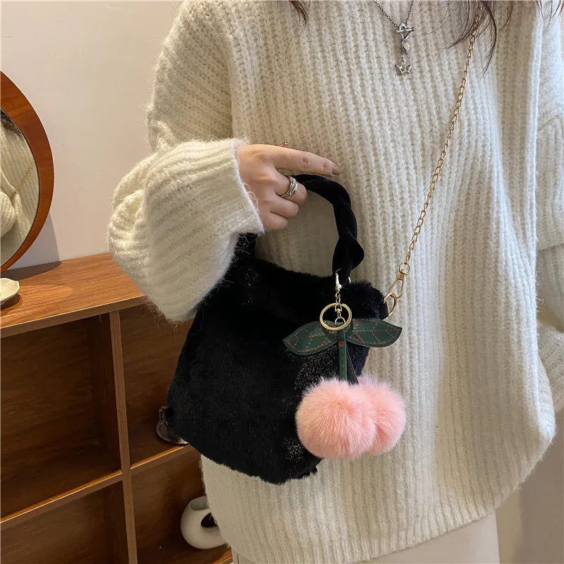 

Autumn and winter hairy bag women's 2021 new fashion versatile fashion chain portable messenger Bucket Bag