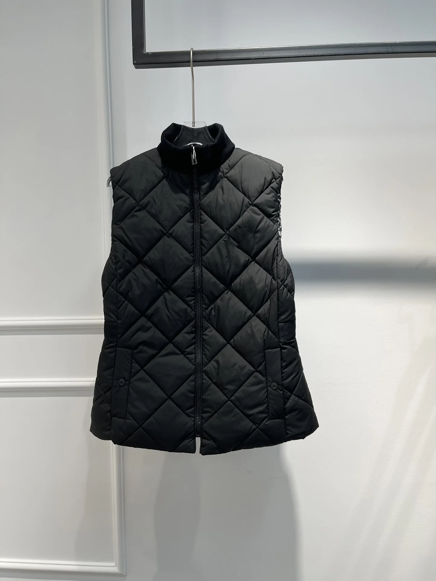 

New Arrivbal Warm Coat for Women 2022 Autumn Winter All-matching Vintage Balck Plaid Down Vests