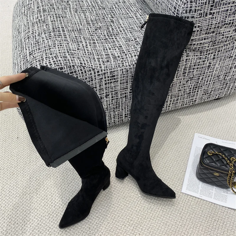 Сапоги женские замшевые выше колена заостренный носок низкий каблук черные