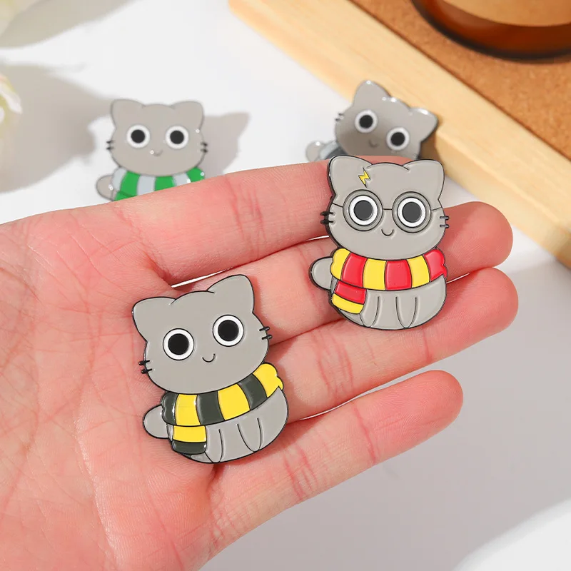 

Cartoon Ragdoll Series Pins Cute Four-color Scarf Cat Alloy Badge Small Animal Brooch Accessories Wholesale