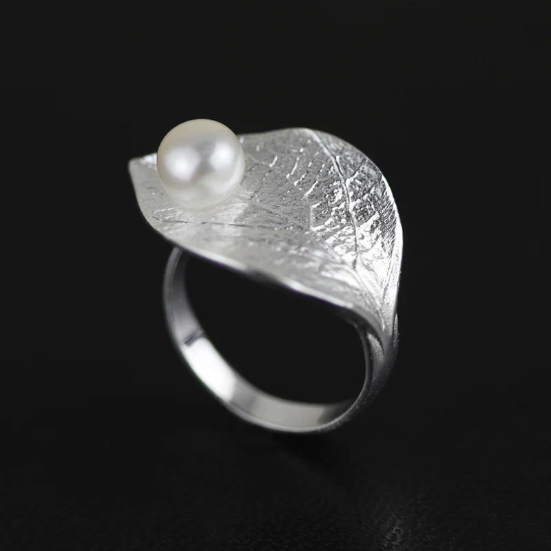 

Кольцо женское из серебра 925 пробы с натуральным пресноводным жемчугом