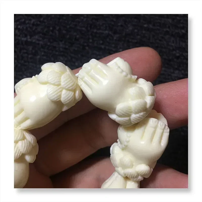 Женский браслет с изображением лотоса бергамота