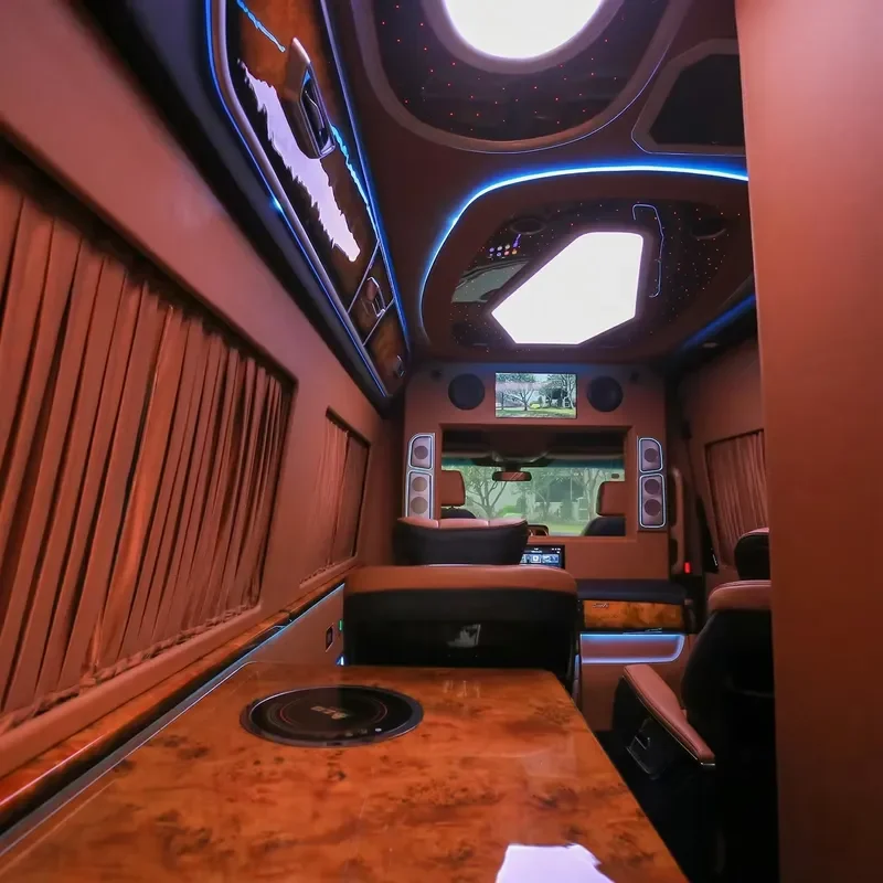 Фото Комплект для переоборудования салона Dingkong Sprinter VIP: кожаные сиденья капитана цвета тан с потолком «звездное небо» и атмосферной подсветкой. |   Индивидуальное производство по заказу (OEM) №2
