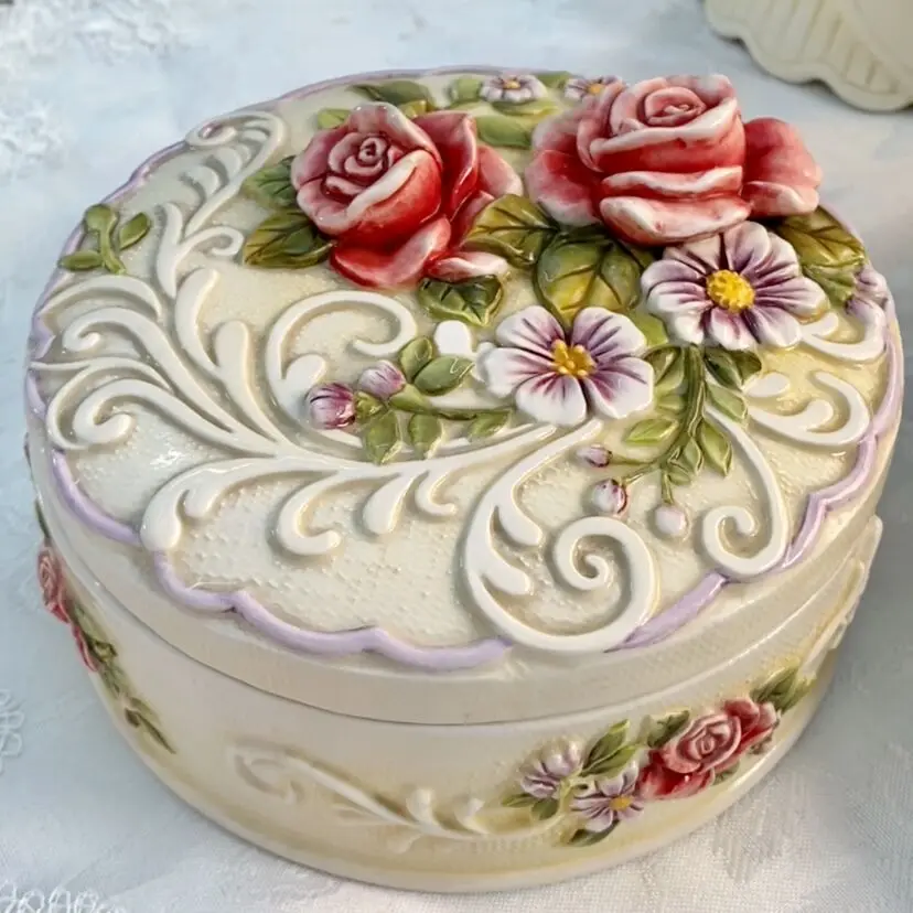 

Wedding Gift Sculpture Ceramic Rose Jewelry Box Candy Storage Box Home Decor Living Room Dried Fruit Jar Birthday Present
