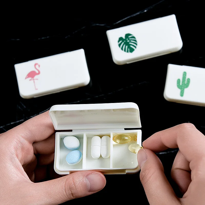 

1PC 3 Lattices Pill Box Tablet Flamingo Cactus Leaf Pillbox Dispenser Medicine Boxes Dispensing Medical Kit Mini Organizer Case