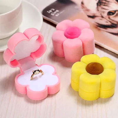 

1Pcs Cute Ring Earrings Box Necklaces Gift Case Organizer Velvet Pink Yellow Plum Blossom Shape Jewelry Package Box 6X3.5Cm