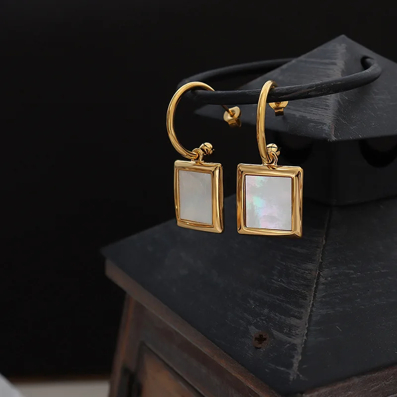 

Wholesale Fashion Stainless Steel 18k Gold Plated Hoop Earrings Square Shell Women Stud Earring Jewelry