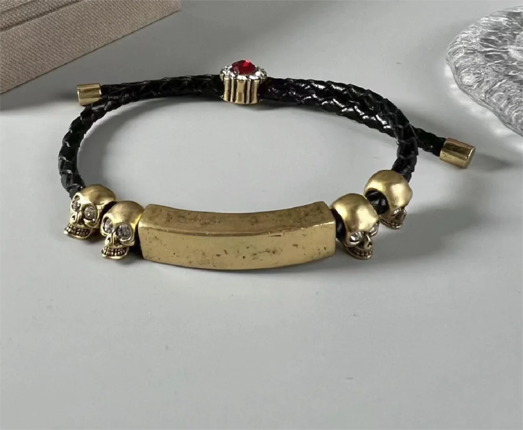 

Новинка 2023, Лидер продаж, брендовые ювелирные изделия в Подарок на годовщину для женщин, Винтажный Золотой браслет с черепом и головой, с красными кристаллами