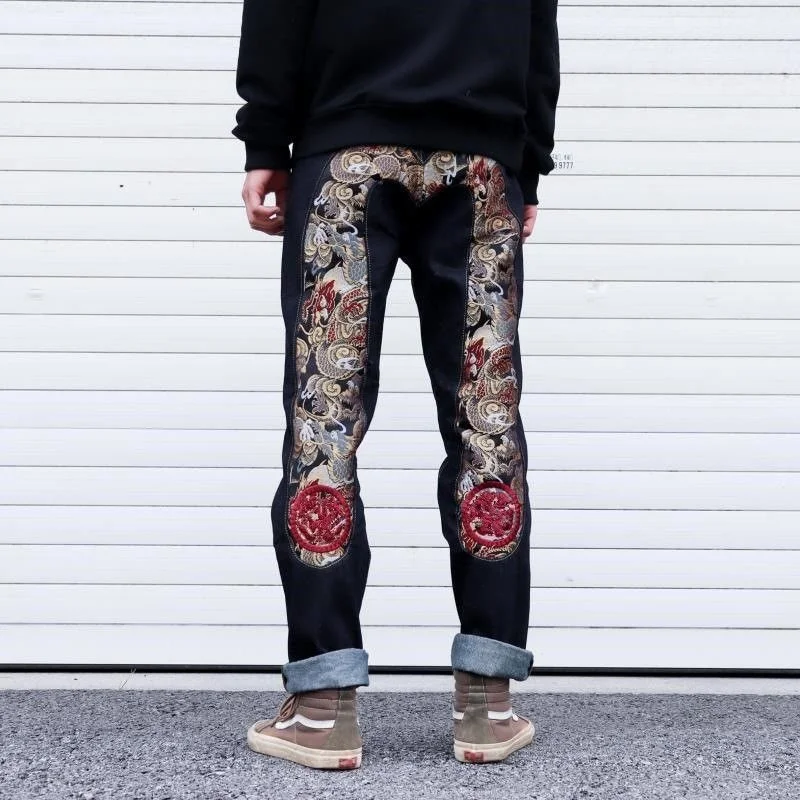 Рисунок 2 - Джинсы-карго Evisus в стиле Харадзюку