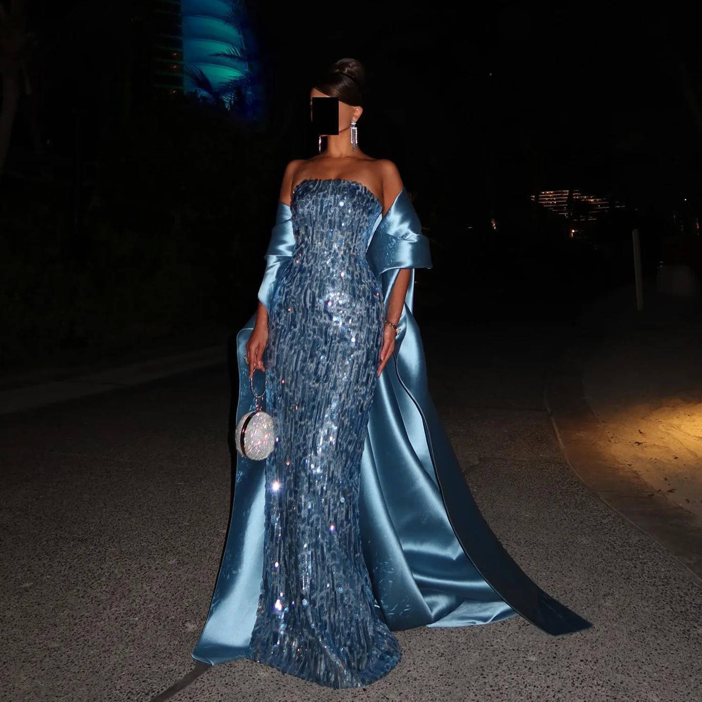 Синее вечернее платье без бретелек Sharon Said с пайетками и атласным шлейфом для