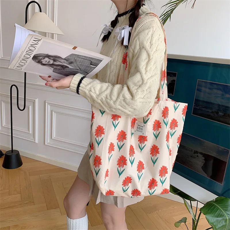 

Tulips Canvas Bag Casual Shoulder Bag Vintage Floral Tote Bag Large Capacity Literary Tote Bag Women Shopping Students Book Bags