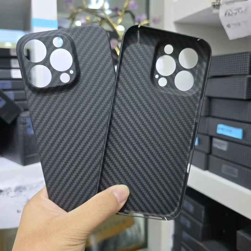 Фото Ультратонкий чехол из настоящего карбона для iPhone 16/16 Plus/16 Pro/16 Pro Max, задняя крышка из арамидного волокна, защита от истирания и ударов №5