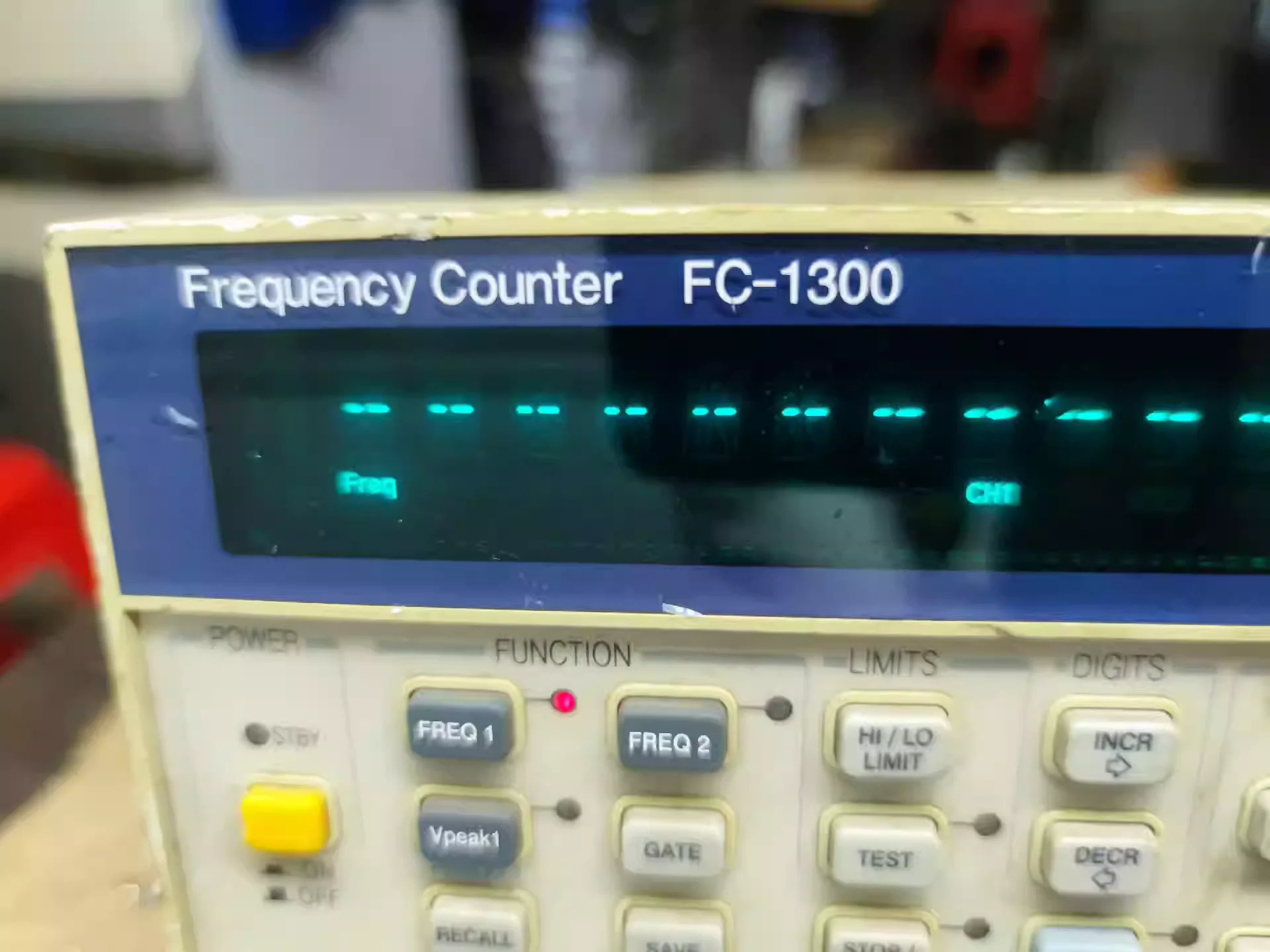 Устройство для измерения частоты 2 канала ch1:10 Гц-220 МГц ch2:100 МГц-3 ГГц