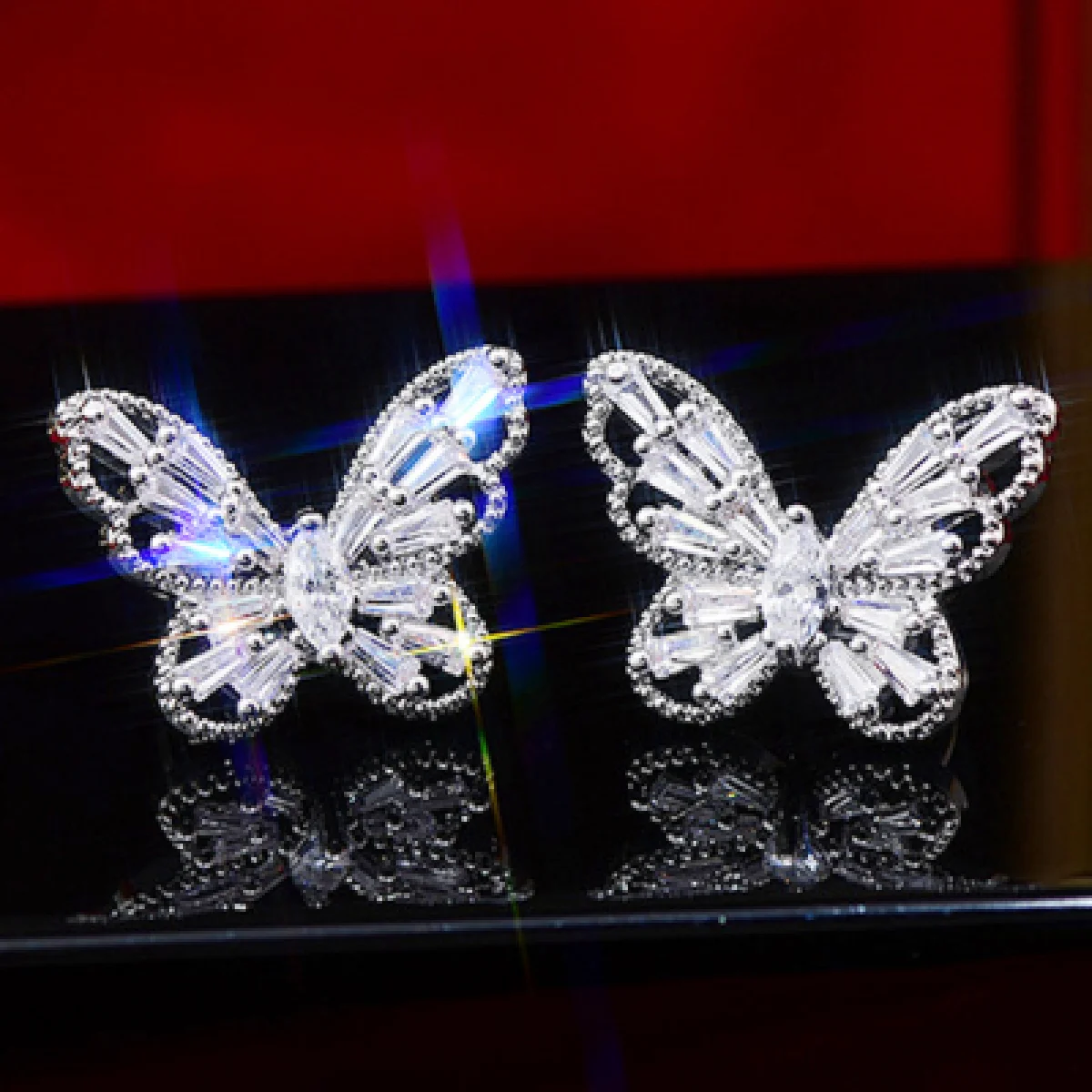 

Exquisite Butterfly Minimalist Non Pierced Earrings Shine Top Aaa Zircon Earrings For Women Charm Luxury Jewelry Wholesale
