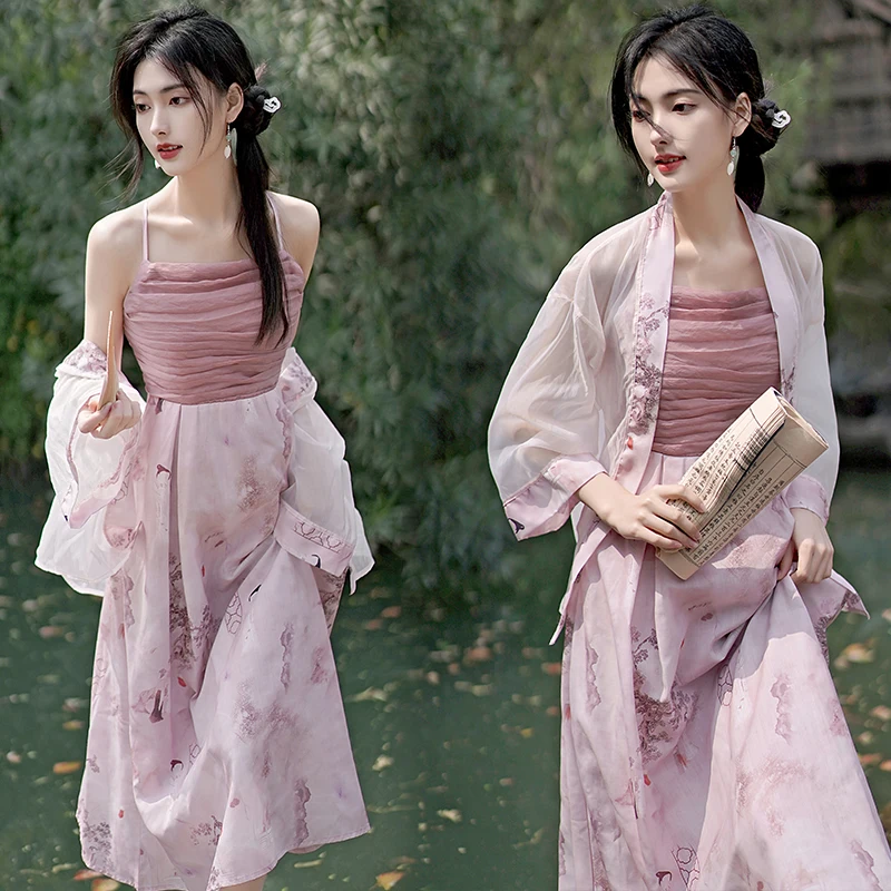 

Modernized Qipao Dress with Traditional Chinese Charm Graceful Dress Featuring Vintage Chinese Cheongsam Style Evening Gown
