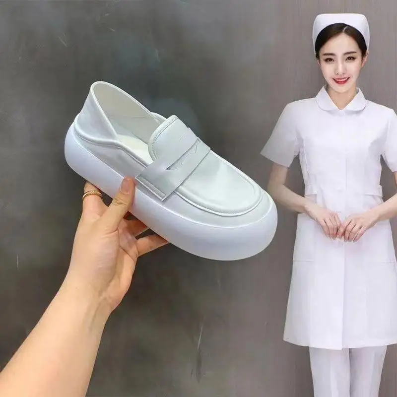 Nurse Shoes White Pedal Soft Bottom Breathable Deodorant Sneakers for Women Non-slip Comfortable Summer Thick Bottom Women Flats
