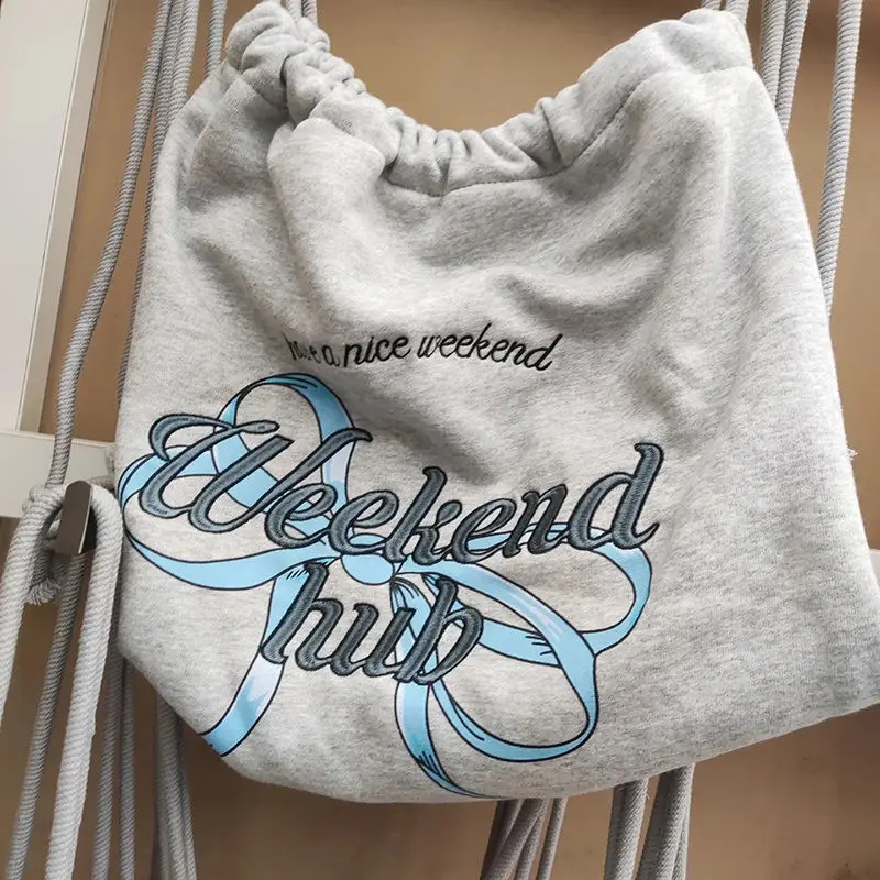 Вместительный рюкзак на шнурке с изображением милого кролика и цветов