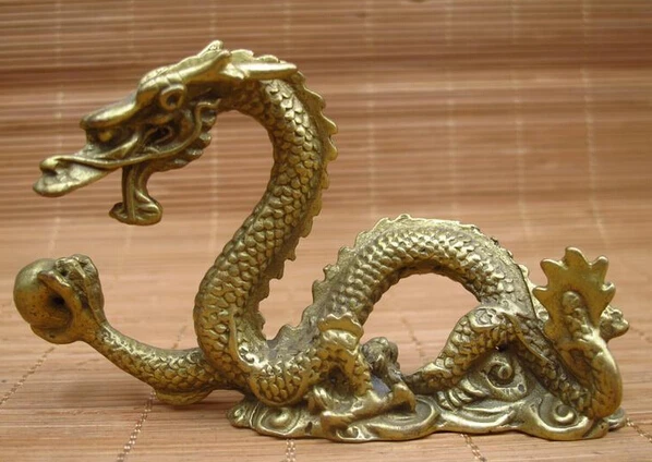 

Прекрасные зодиаки Dua Feng Shui куньинган Bermain Naga Bermain Bola Patung