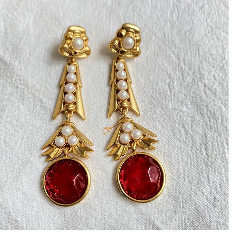 

Простые повседневные изысканные антикварные серьги-гвоздики из стекла с перегравированным жемчугом